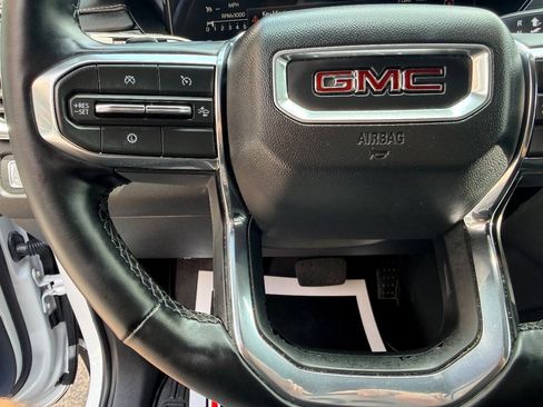 Used 2025 GMC Acadia Elevation w/ Elevation Premium Package AWD/4WD image 22