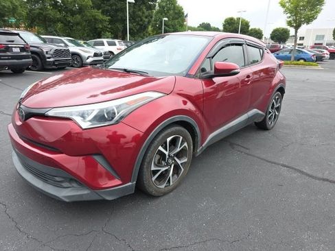 Used 2018 Toyota C-HR XLE FWD image 2