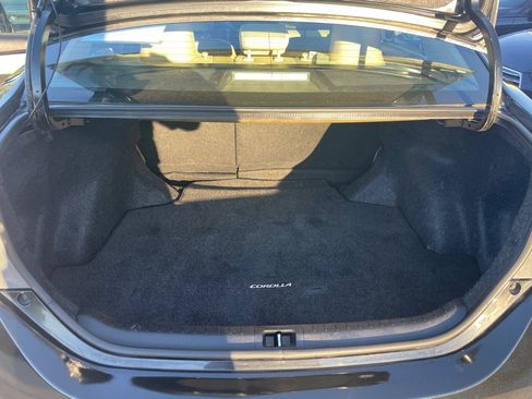 Used 2017 Toyota Corolla LE image 12