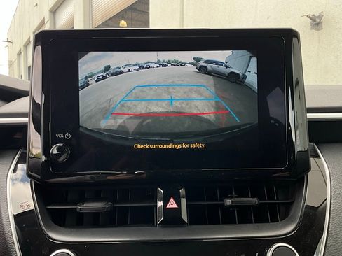 Used 2025 Toyota Corolla LE image 27