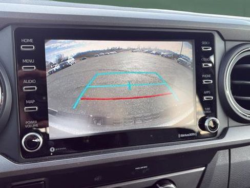 Used 2020 Toyota Tacoma TRD Off-Road w/ Technology Package image 20