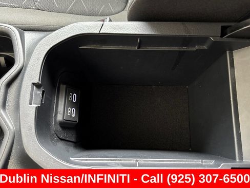 Used 2025 Toyota RAV4 XLE AWD/4WD image 33