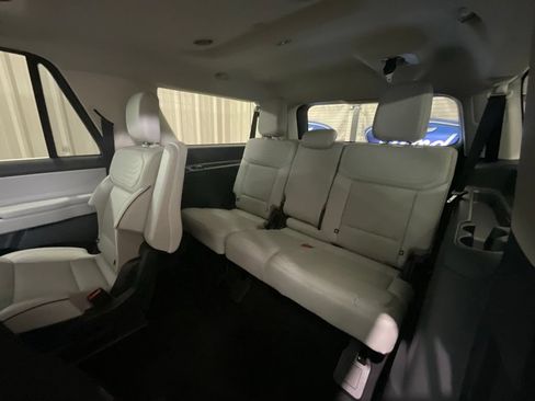 Used 2026 Ford Expedition Max Platinum w/ Platinum Ultimate Package AWD/4WD image 11