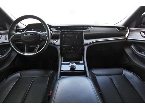 Used 2024 Jeep Grand Cherokee L Limited w/ Black Appearance Package RWD image 10