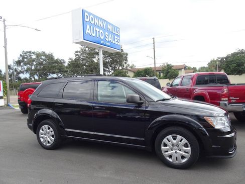 Used 2018 Dodge Journey SE image 1