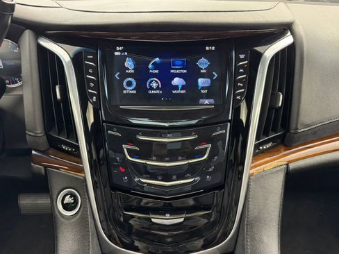 Used 2019 Cadillac Escalade Luxury AWD/4WD image 31