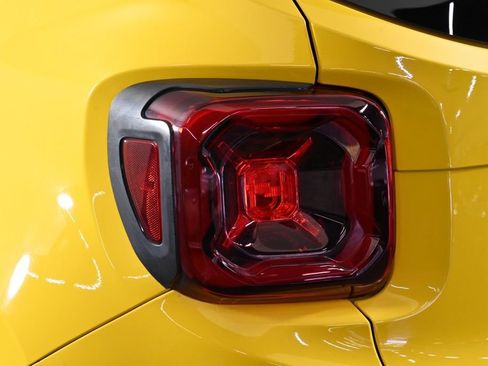 Used 2019 Jeep Renegade Trailhawk AWD/4WD image 8