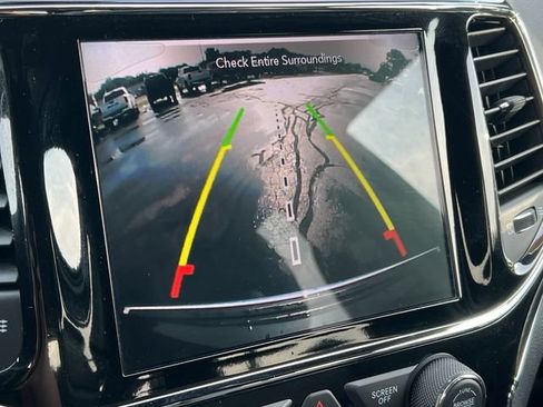 Used 2020 Jeep Grand Cherokee Limited AWD/4WD image 25