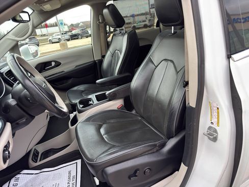 Used 2020 Chrysler Pacifica Limited w/ Advanced Safetytec Group image 10