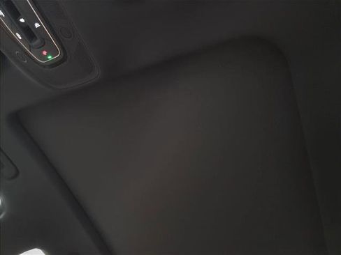 Used 2021 Audi Q5 Premium image 16