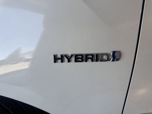 Used 2016 Toyota Prius Three FWD image 10