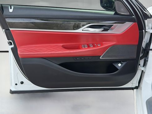 Used 2021 BMW 750i xDrive 750i xDrive w/ M Sport Package image 22