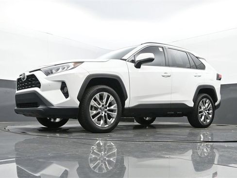 Used 2019 Toyota RAV4 XLE Premium w/ Advanced Technology Package image 29