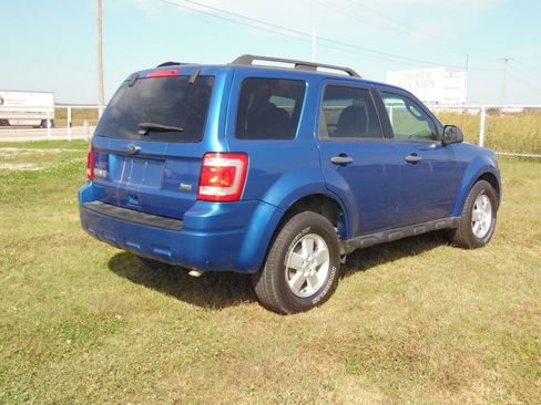 Used 2011 Ford Escape XLT image 2