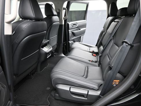 New 2025 Nissan Armada SV image 11