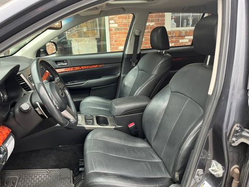 Used 2011 Subaru Outback 2.5i Limited w/ PWR Moonroof Pkg image 10
