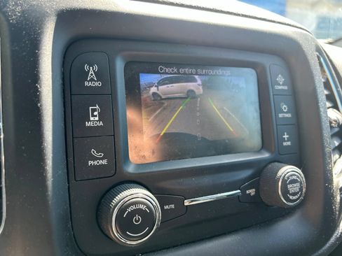 Used 2018 Jeep Compass Sport w/ Cold Weather Group AWD/4WD image 7