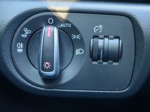 Used 2018 Audi Q3 2.0T Premium image 28