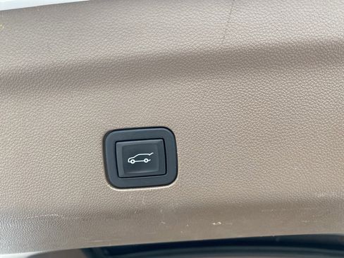 Used 2021 GMC Yukon XL Denali w/ Denali Premium Package image 14