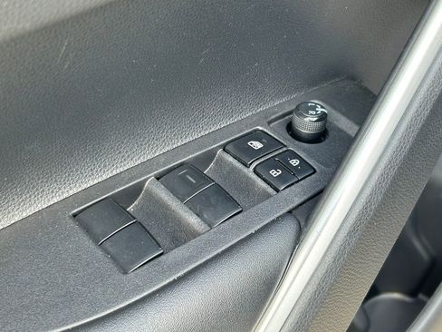 Used 2024 Toyota Corolla Cross XSE image 23