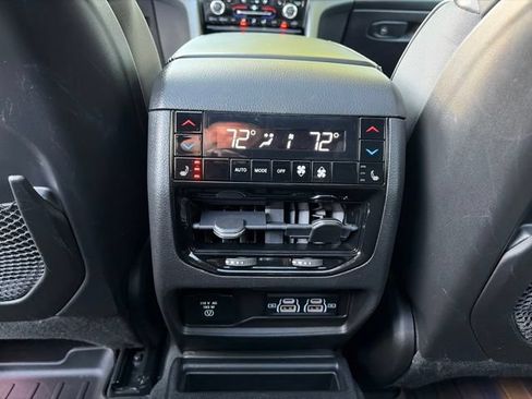 Used 2022 Jeep Grand Cherokee L Overland w/ Luxury Tech Group IV AWD/4WD image 19