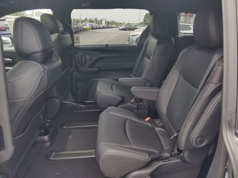 New 2026 Toyota Sienna XLE Woodland Edition AWD/4WD image 9