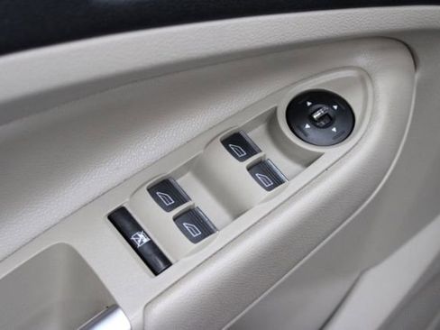 Used 2013 Ford C-MAX SE image 11