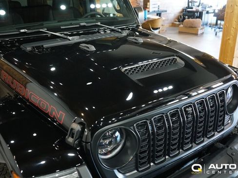 Used 2026 Jeep Wrangler Unlimited Rubicon AWD/4WD image 4