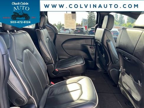 Used 2025 Chrysler Pacifica Limited FWD image 24