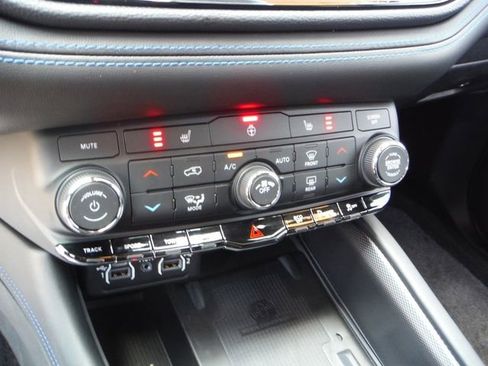 Used 2022 Dodge Durango R/T w/ Tow 'N Go Package AWD/4WD image 36