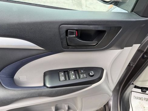 Used 2019 Toyota Highlander LE image 18