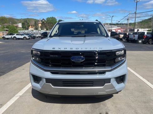 Certified 2025 Ford Expedition Max Platinum w/ Driver's Package AWD/4WD image 6