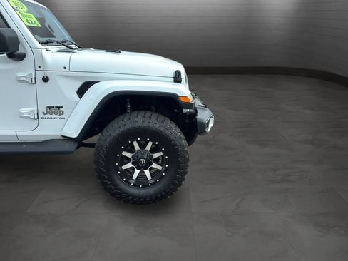 Used 2020 Jeep Gladiator Overland w/ LED Lighting Group AWD/4WD image 21