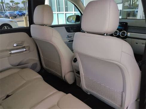 Used 2022 Mercedes-Benz GLB 250 image 18