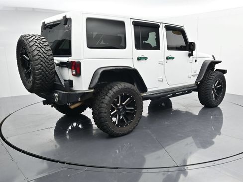 Used 2017 Jeep Wrangler Unlimited Sahara w/ Max Tow Package AWD/4WD image 8