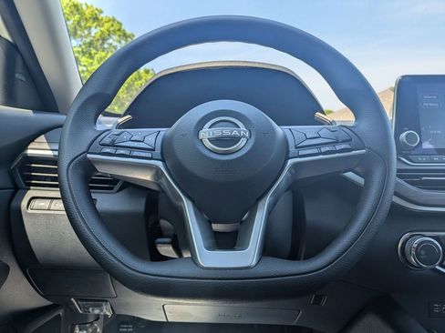 Used 2025 Nissan Altima 2.5 SV FWD image 20