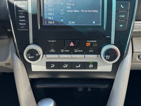 Used 2012 Toyota Camry LE image 38