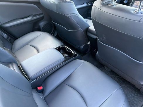 Used 2019 Toyota Prius Prime Premium image 18