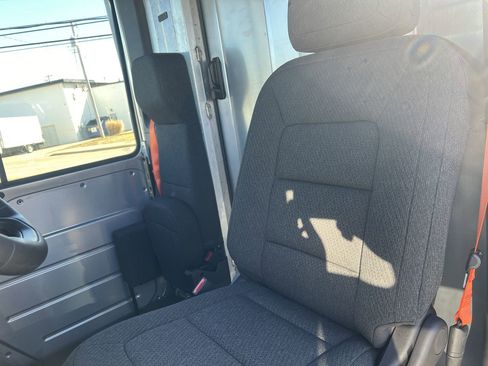 New 2025 Chevrolet Brightdrop 400 w/ Power Door Package image 11