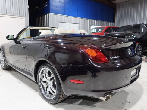 Used 2004 Lexus SC 430 Convertible RWD image 3