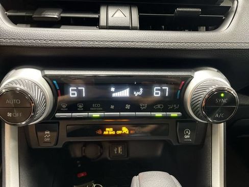 Used 2025 Toyota RAV4 XLE AWD/4WD image 19