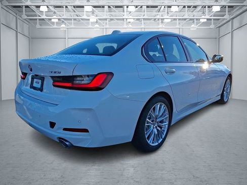 Certified 2023 BMW 330i xDrive Sedan w/ Driving Assistance Package image 5