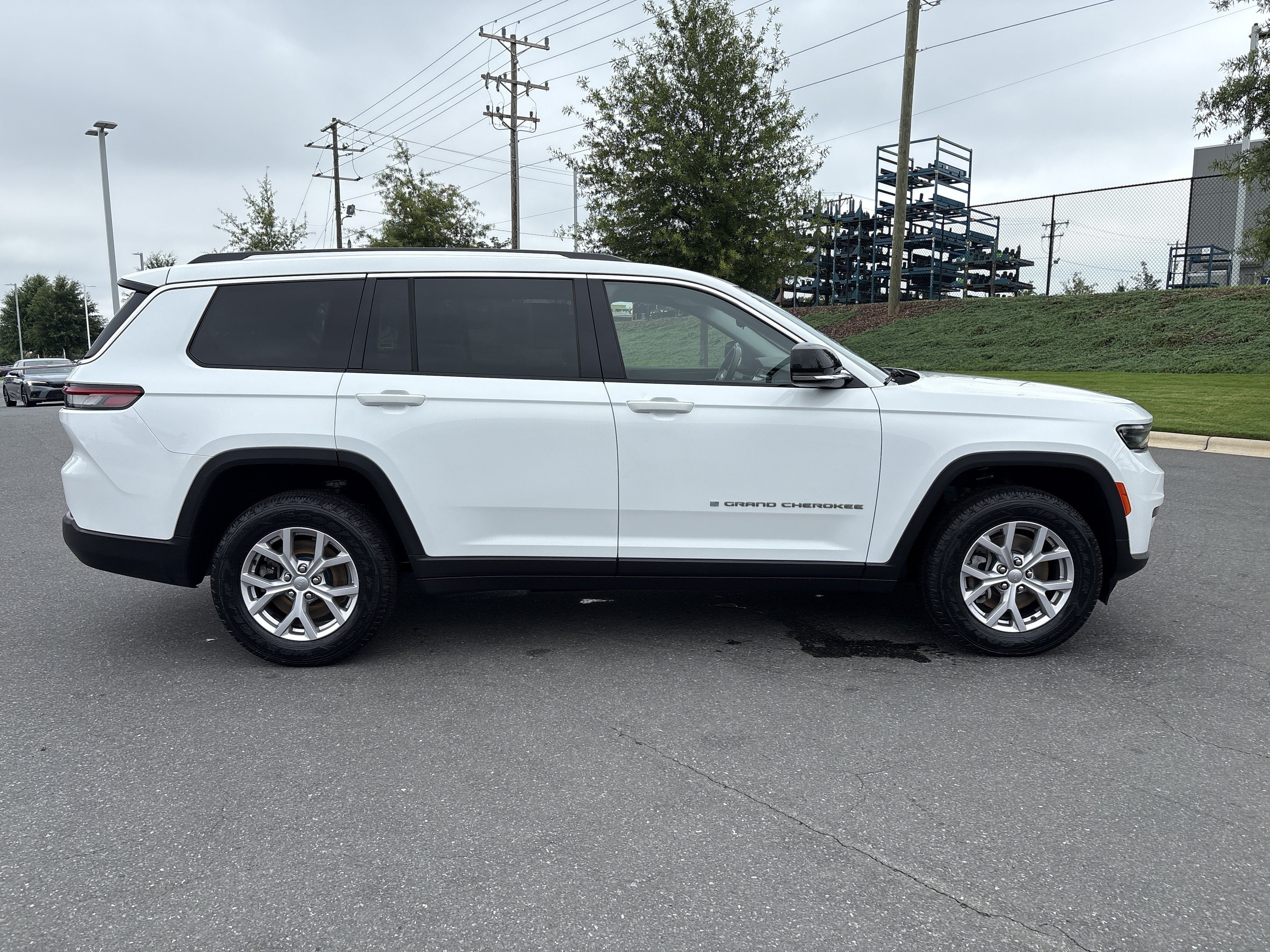 Used 2022 Jeep Grand Cherokee L Limited AWD/4WD image 10