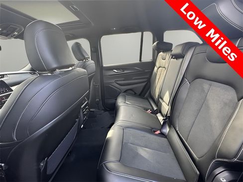 Used 2025 Jeep Grand Cherokee Altitude image 11
