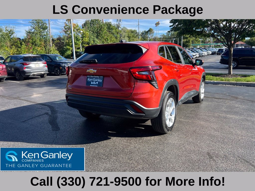 Used 2024 Chevrolet Trax LS w/ LS Convenience Package FWD image 8