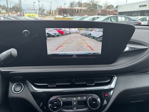 Used 2025 Buick Envista Sport Touring image 17