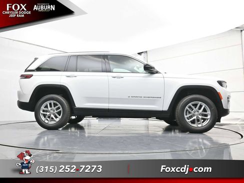 New 2025 Jeep Grand Cherokee Laredo X w/ Luxury Tech Group I image 21