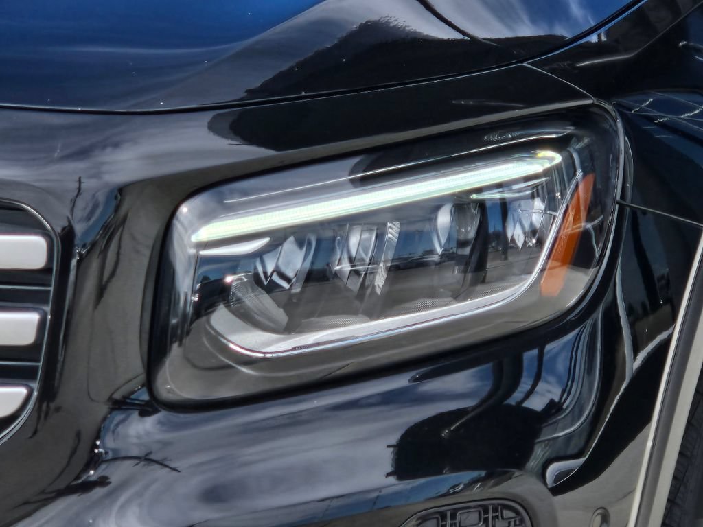 Used 2025 Mercedes-Benz GLB 250 4MATIC image 38