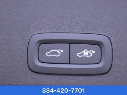 New 2025 Volvo XC40 B5 Plus w/ Protection Package Premier image 28