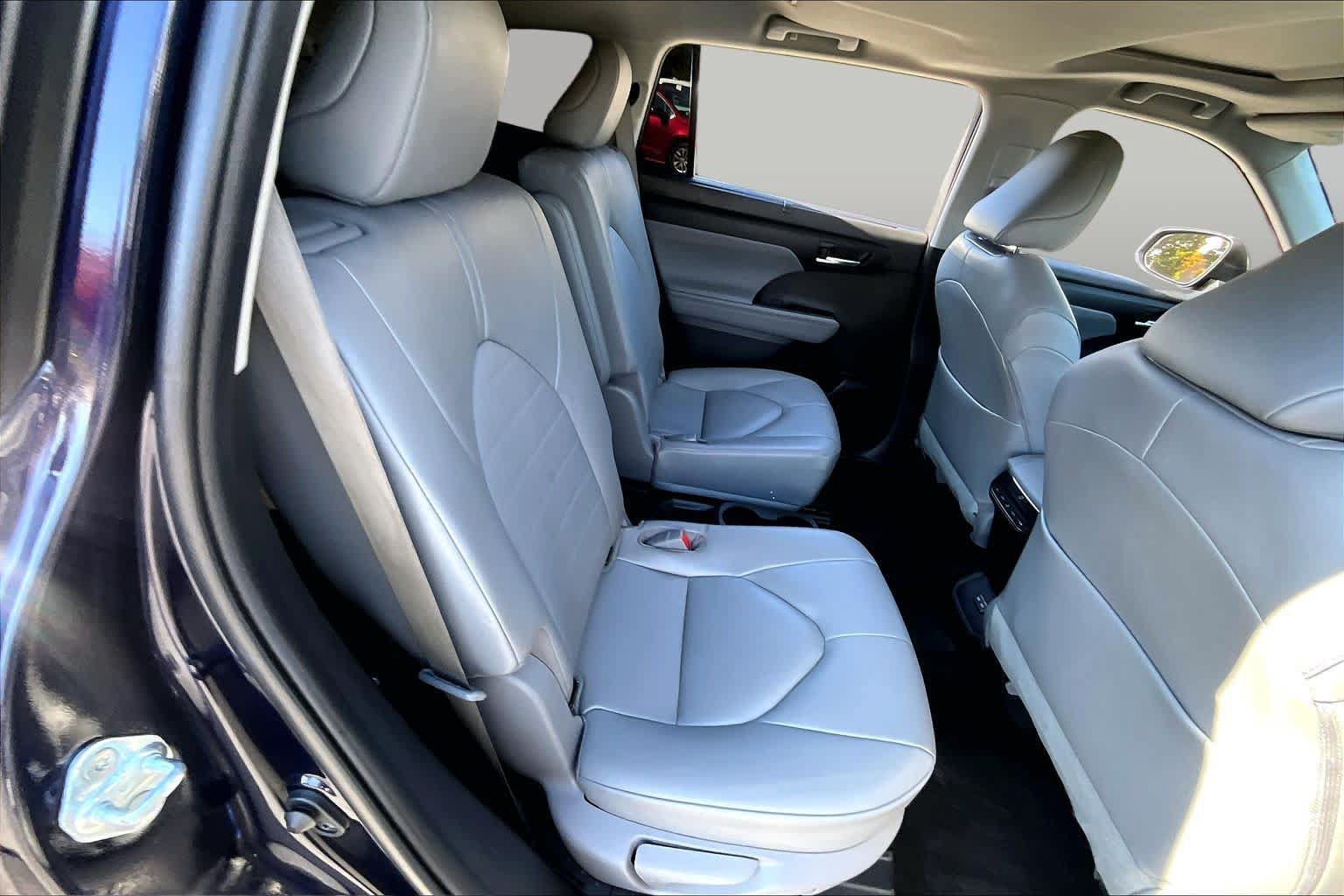Used 2023 Toyota Highlander XLE FWD image 20